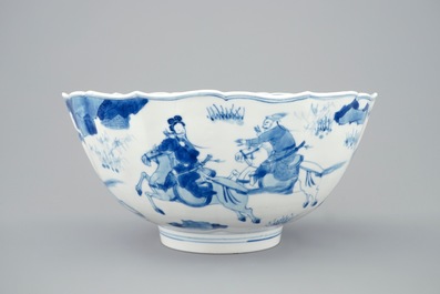 Un bol en porcelaine de Chine bleu et blanc &agrave; d&eacute;cor de cavaliers, Kangxi